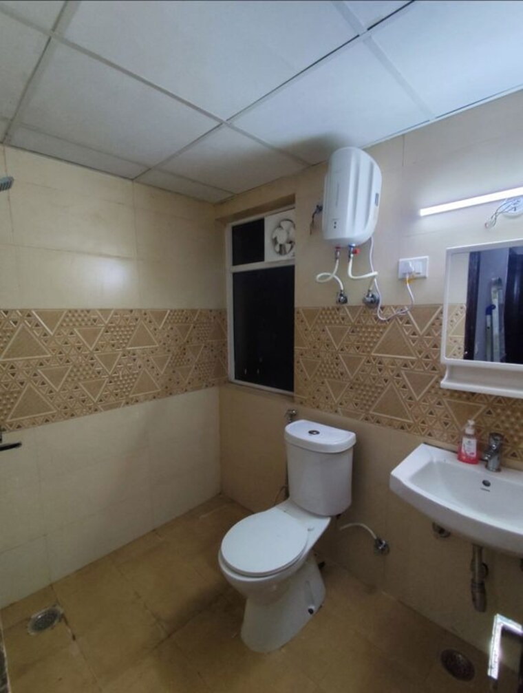 Bathroom, amrapali-riverview 2.5 Bedroom 955 Sq.Ft. Apartment In Amrapali Leisure Valley Greater Noida 10616836