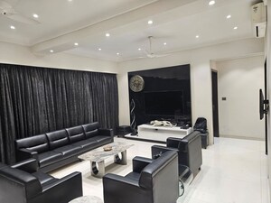 Team Area in 2 BHK Apartment at Siddhivinayak Horizon, Prabhadevi – for Rent