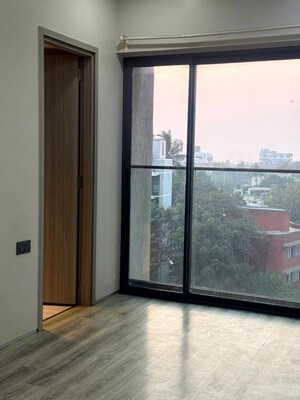 Room in 2 BHK Apartment at Rustomjee Paramount, Khar West – for Sale