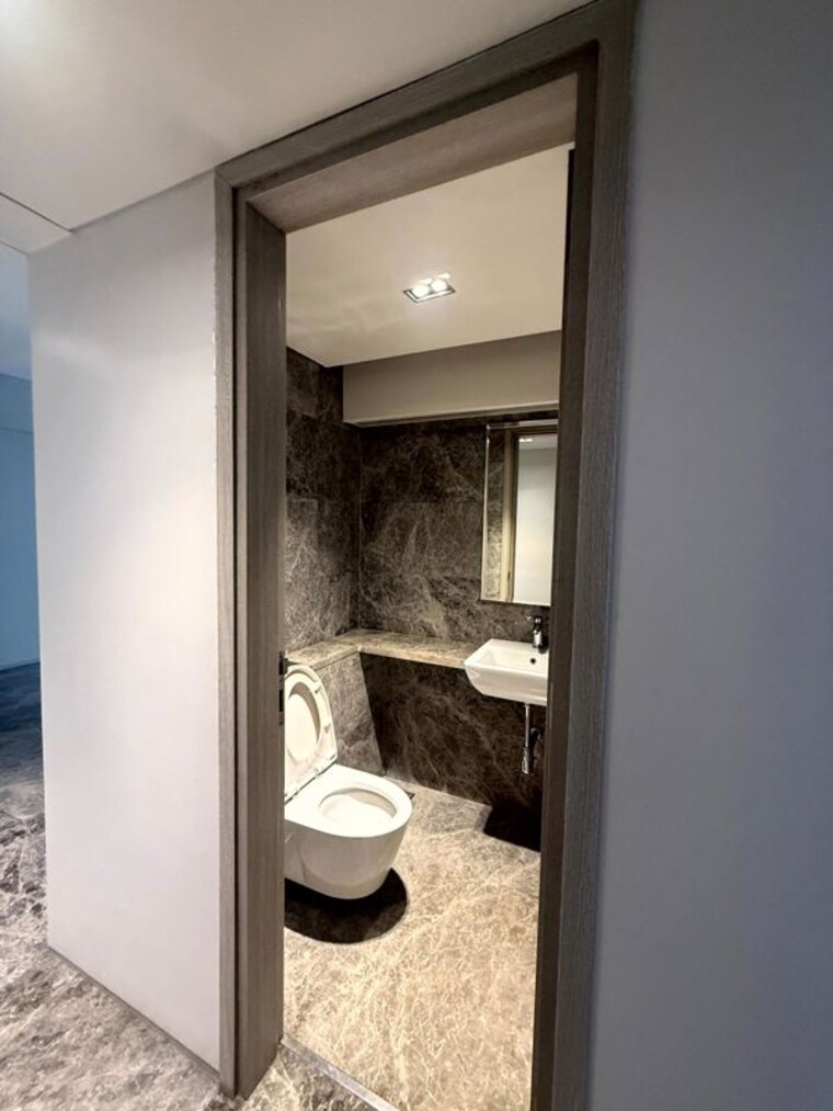 Bathroom, rustomjee-paramount 2 Bedroom 888 Sq.Ft. Apartment In Khar West Mumbai 9893930