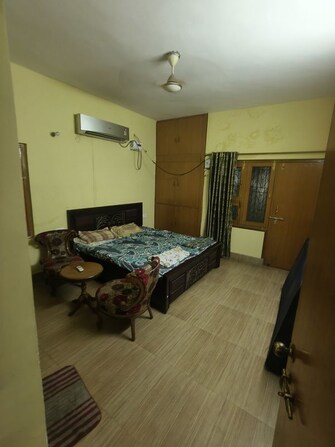 2 BHK + Prayer Room,Servant Room 1650 Sq.Ft. Apartment in Nehru Enclave