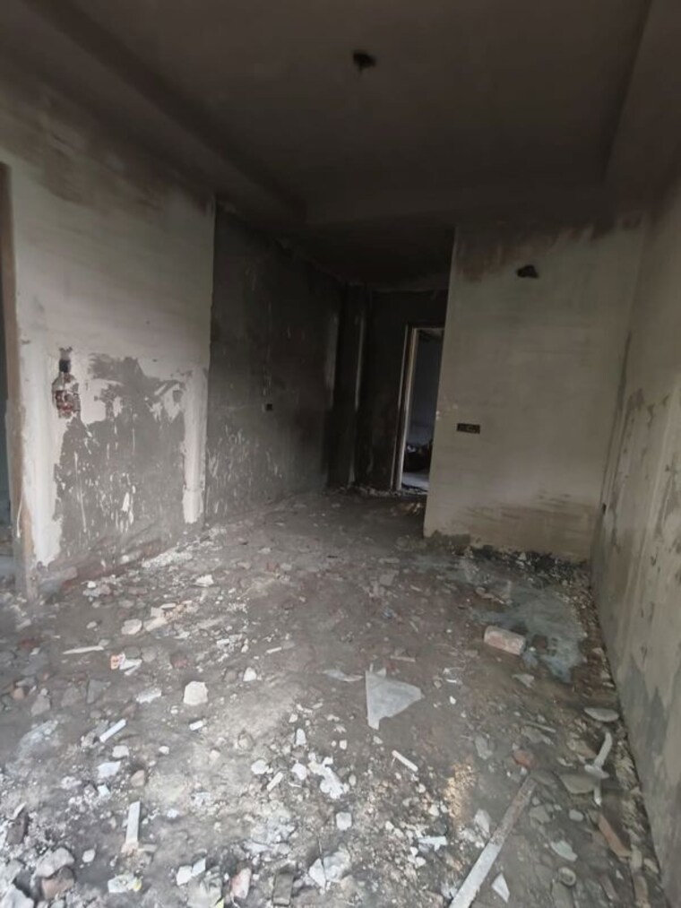  Parking, paschim vihar 3 Bedroom 200 Sq.Yd. Builder Floor In Paschim Vihar Delhi 10607352