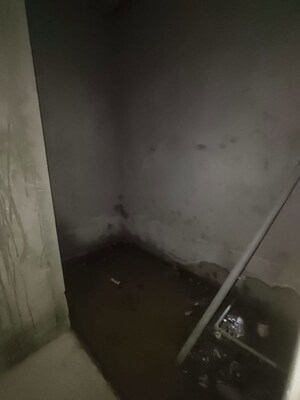 Furnished Amenities in 3 BHK Builder Floor at Paschim Vihar – for Sale