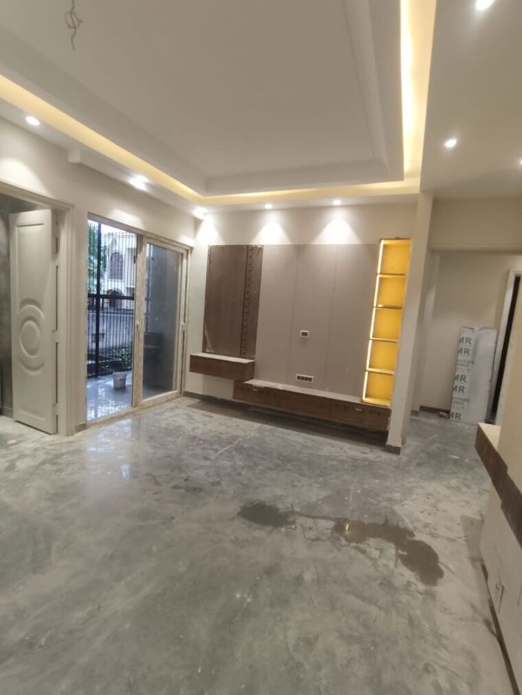 Room, paschim vihar 4 Bedroom 300 Sq.Yd. Builder Floor In Paschim Vihar Delhi 10607311