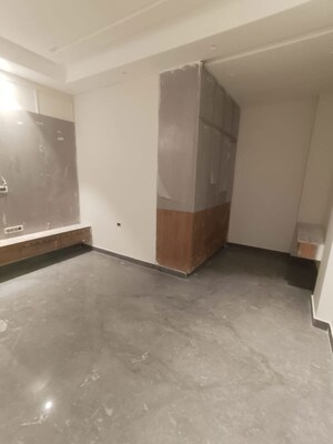 Room in 4 BHK Builder Floor at Paschim Vihar – for Sale