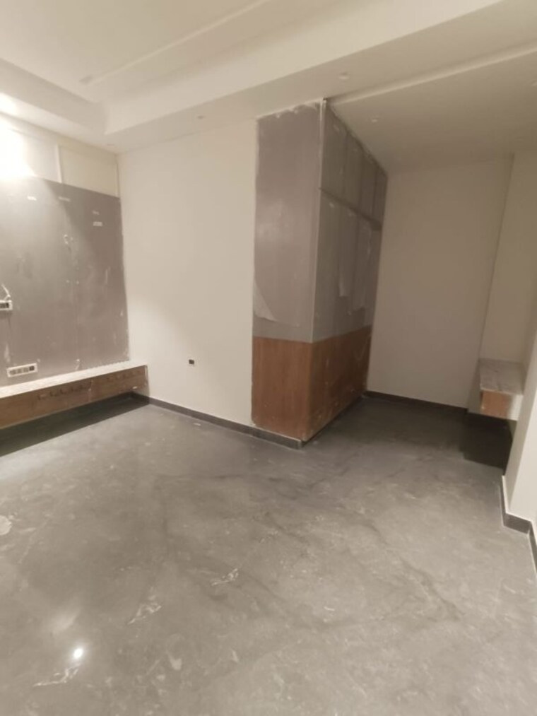 Room, paschim vihar 4 Bedroom 300 Sq.Yd. Builder Floor In Paschim Vihar Delhi 10607311