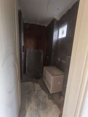 Furnished Amenities in 4 BHK Builder Floor at Paschim Vihar – for Sale