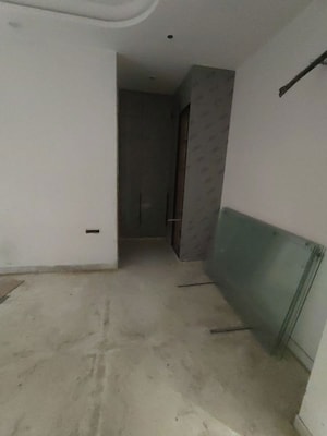 Room in 3 BHK Builder Floor at Paschim Vihar – for Sale