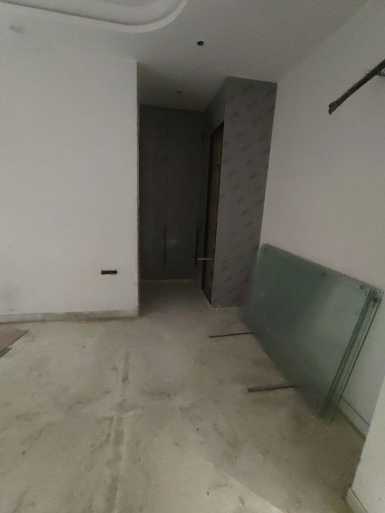 Room, paschim vihar 3 Bedroom 200 Sq.Yd. Builder Floor In Paschim Vihar Delhi 10607215