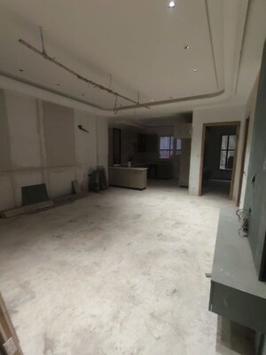 Parking in 3 BHK Builder Floor at Paschim Vihar – for Sale