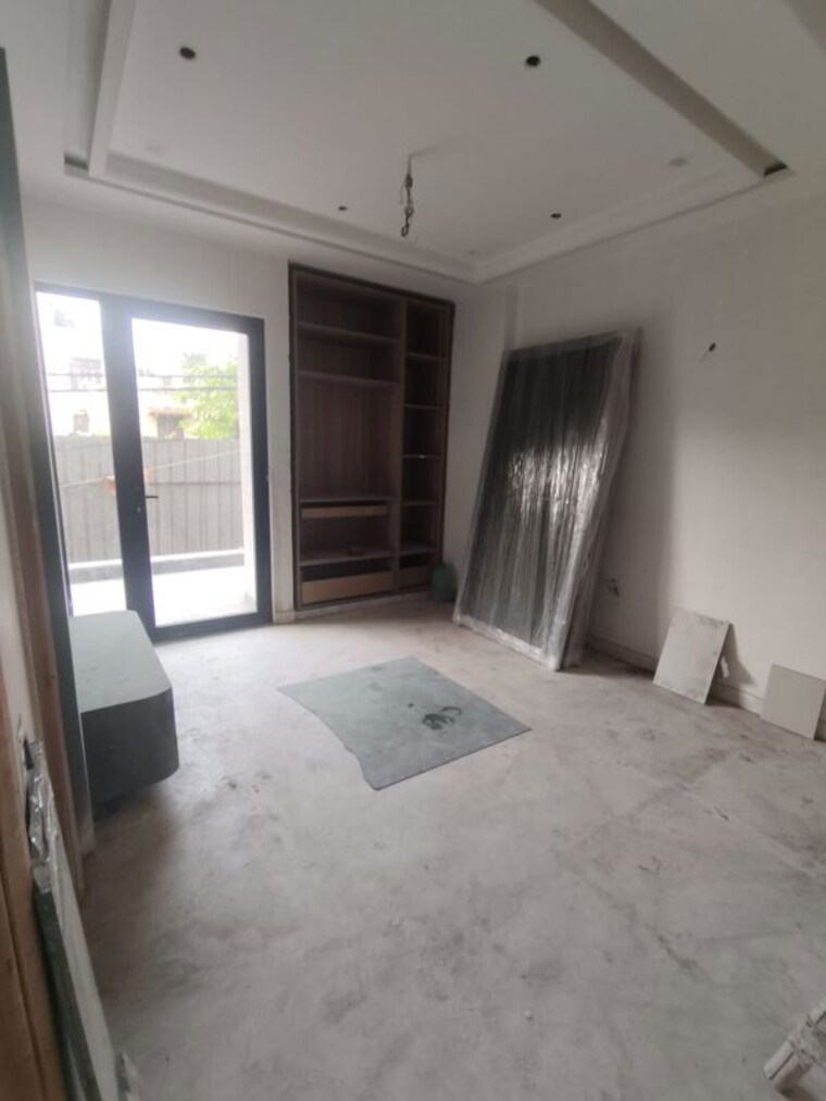 Room, paschim vihar 3 Bedroom 200 Sq.Yd. Builder Floor In Paschim Vihar Delhi 10607215