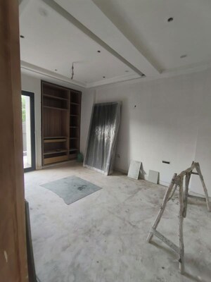 Room in 3 BHK Builder Floor at Paschim Vihar – for Sale