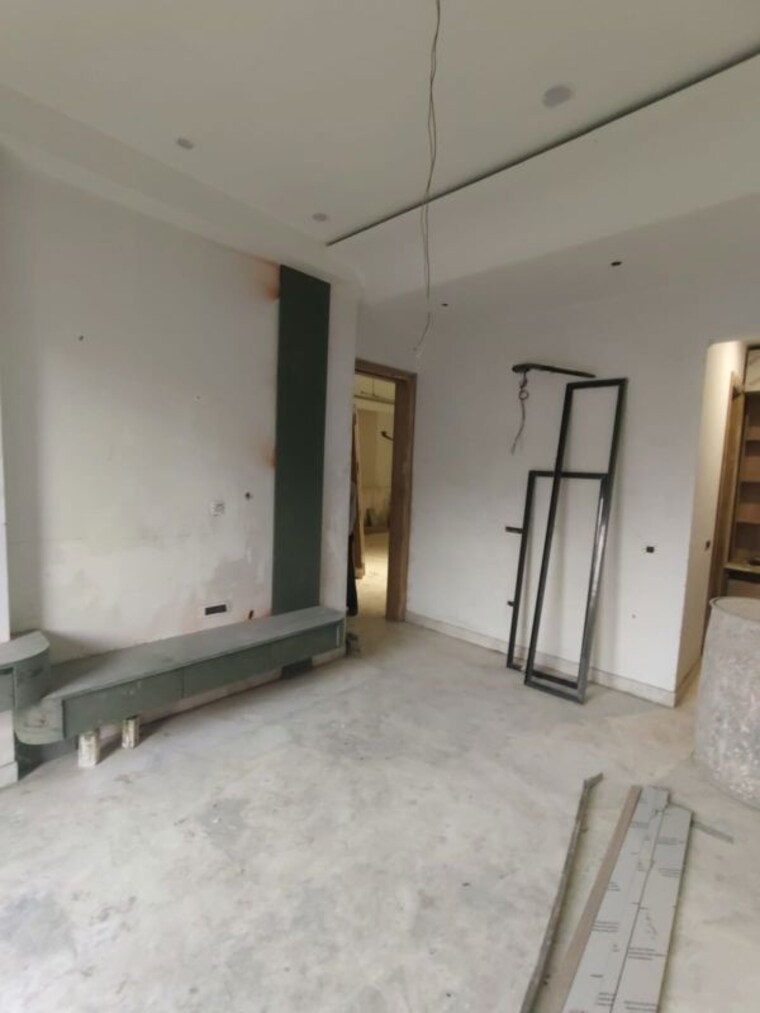 Room, paschim vihar 3 Bedroom 200 Sq.Yd. Builder Floor In Paschim Vihar Delhi 10607215