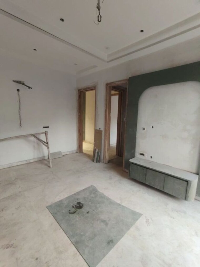 Room, paschim vihar 3 Bedroom 200 Sq.Yd. Builder Floor In Paschim Vihar Delhi 10607215