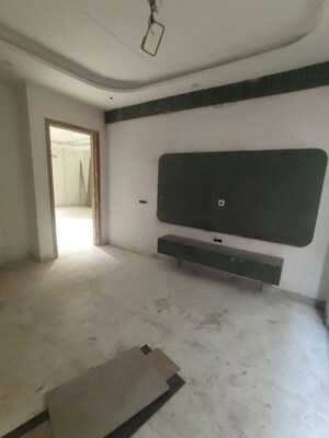 Room in 3 BHK Builder Floor at Paschim Vihar – for Sale