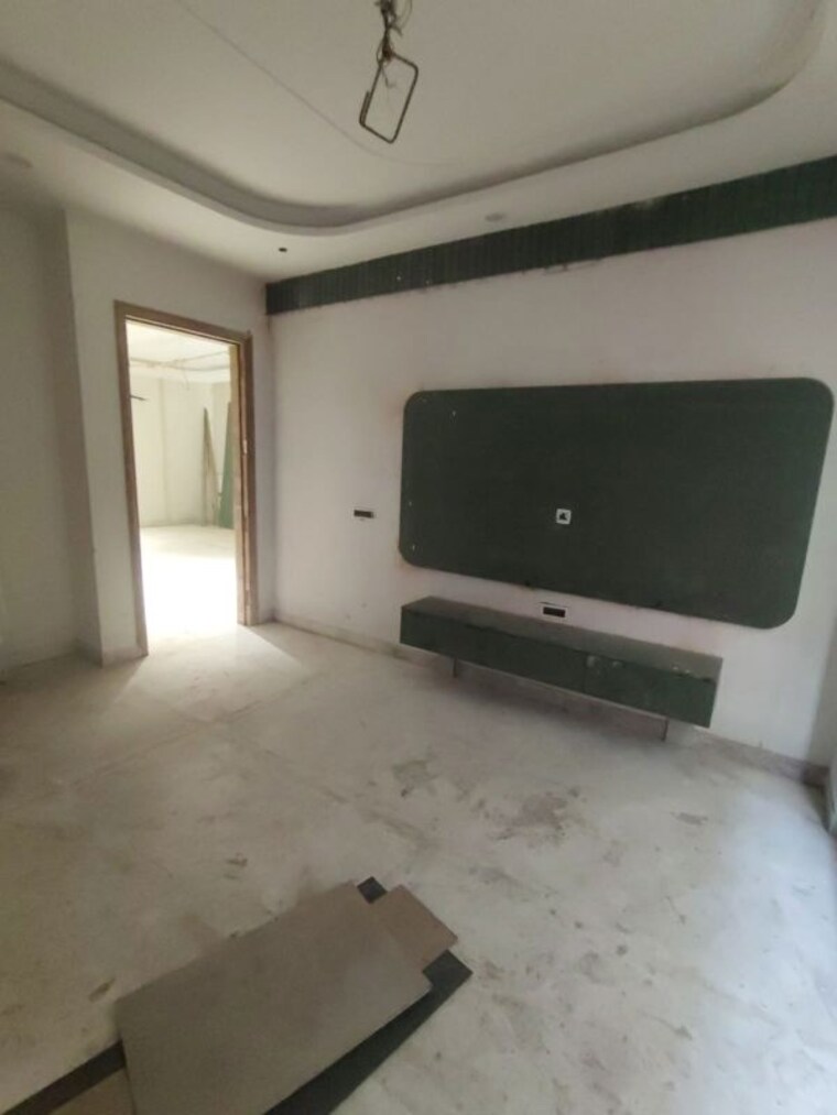 Room, paschim vihar 3 Bedroom 200 Sq.Yd. Builder Floor In Paschim Vihar Delhi 10607215