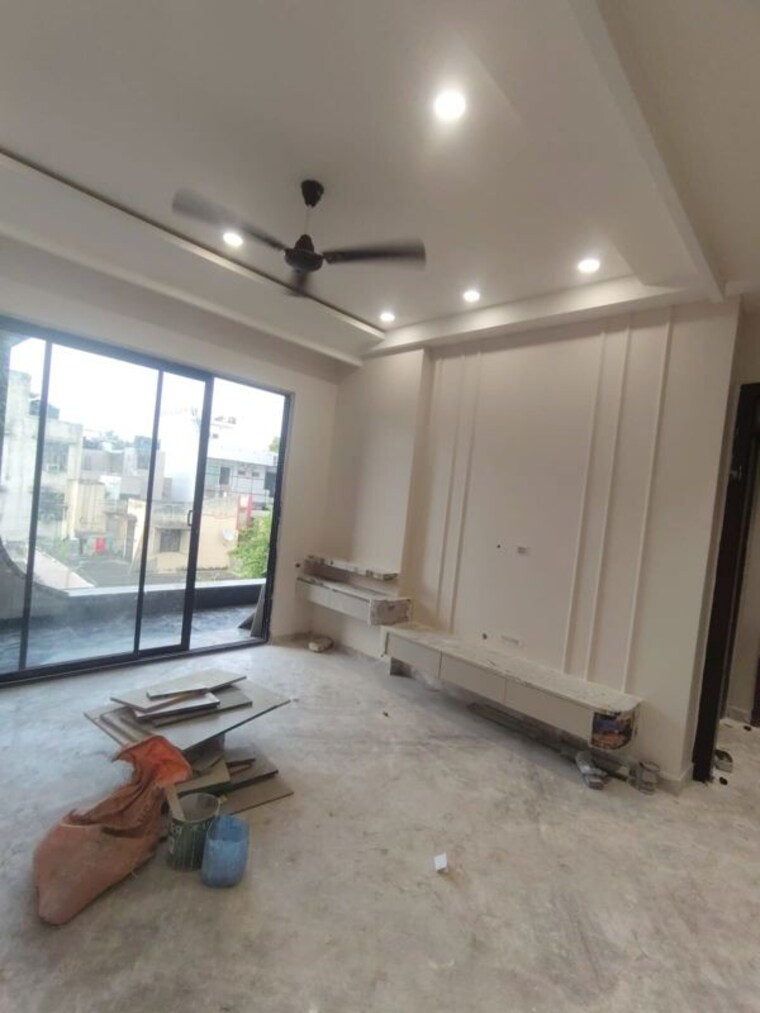 Room, paschim vihar 3 Bedroom 200 Sq.Yd. Builder Floor In Paschim Vihar Delhi 10607215