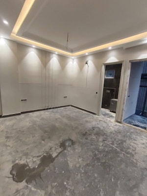 Room in 4 BHK Builder Floor at Paschim Vihar – for Sale
