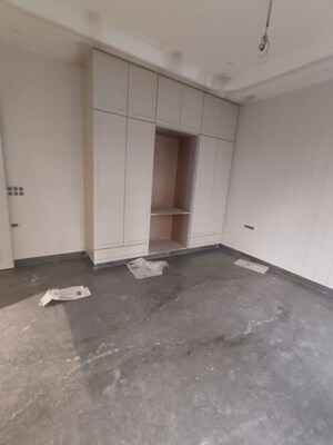 Room in 4 BHK Builder Floor at Paschim Vihar – for Sale