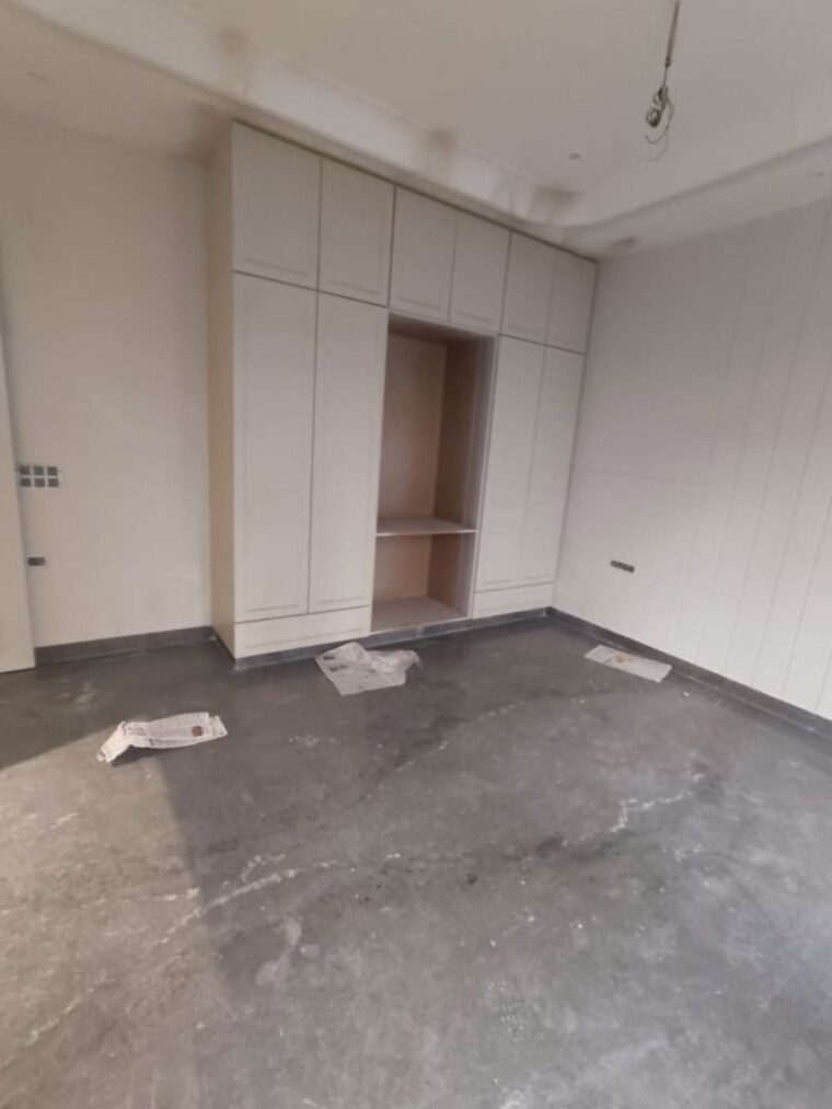 Room, paschim vihar 4 Bedroom 300 Sq.Yd. Builder Floor In Paschim Vihar Delhi 10607144