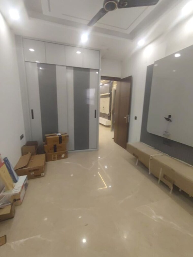 Room, paschim vihar 3 Bedroom 150 Sq.Yd. Builder Floor In Paschim Vihar Delhi 10606931