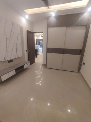 Room in 3 BHK Builder Floor at Paschim Vihar – for Sale