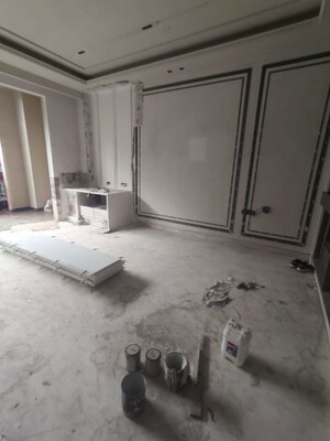 Room in 4 BHK Builder Floor at Paschim Vihar – for Sale