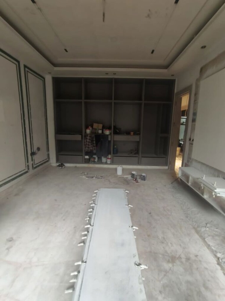 Room, paschim vihar 4 Bedroom 300 Sq.Yd. Builder Floor In Paschim Vihar Delhi 10590318