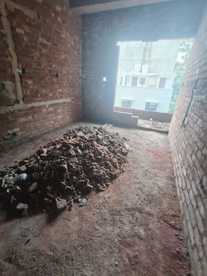 Parking in 4 BHK Builder Floor at Paschim Vihar – for Sale