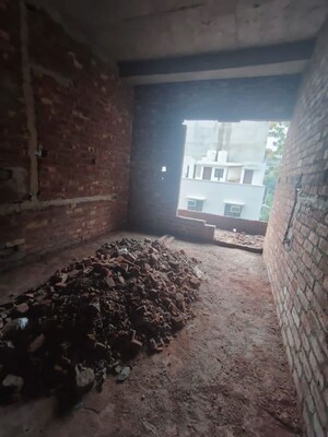 Parking in 4 BHK Builder Floor at Paschim Vihar – for Sale
