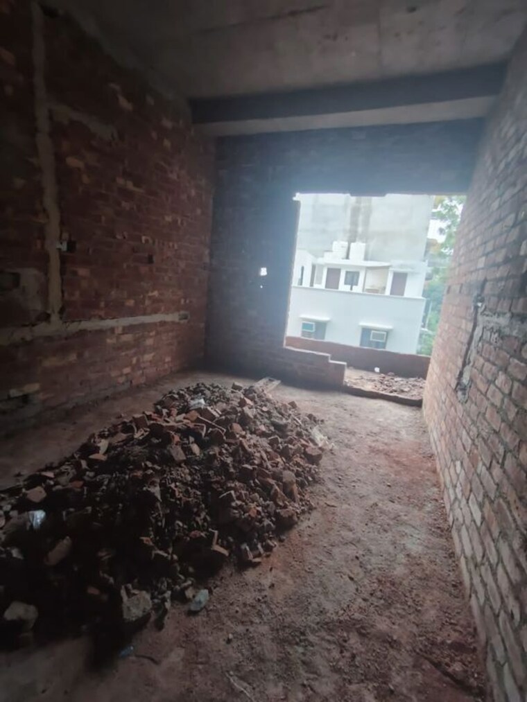  Parking, paschim vihar 4 Bedroom 250 Sq.Yd. Builder Floor In Paschim Vihar Delhi 10589220