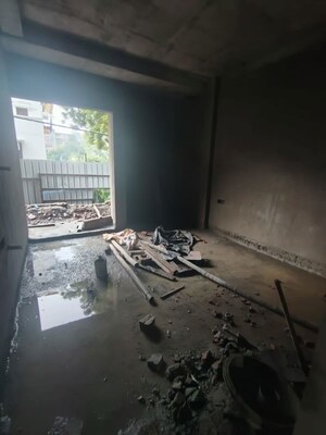 Room in 4 BHK Builder Floor at Paschim Vihar – for Sale