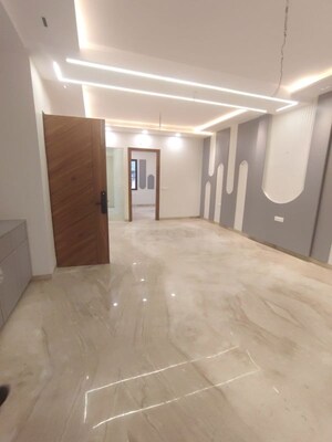 Room in 3 BHK Builder Floor at Paschim Vihar – for Sale