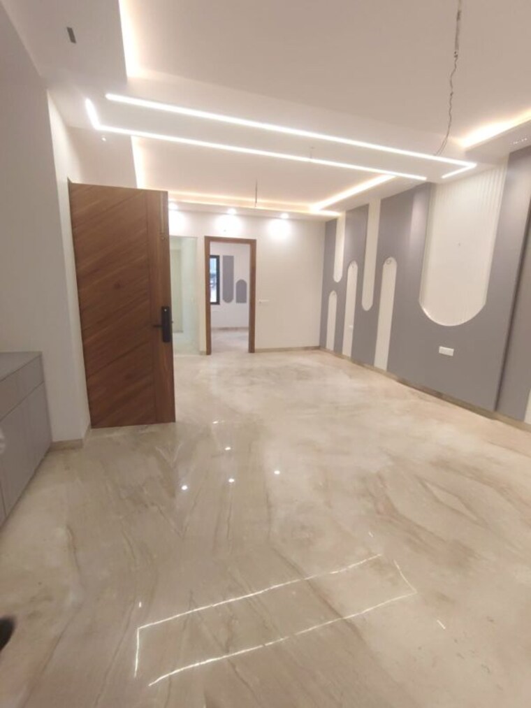 Room, paschim vihar 3 Bedroom 200 Sq.Yd. Builder Floor In Paschim Vihar Delhi 10607374