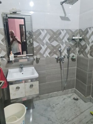 Bathroom in 1 BHK Builder Floor at Sector 7 – for Rent