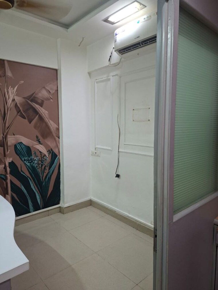 Bathroom, samata nagar Commercial Shop 280 Sq.Ft. In Samata Nagar Thane 10616921