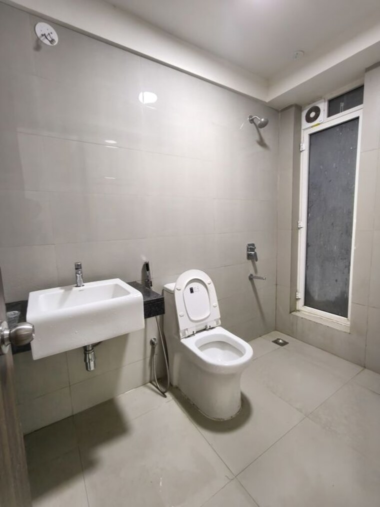 Bathroom, laxmi-park-chs-vartak-nagar 1 Bedroom 500 Sq.Ft. Apartment In Vartak Nagar Thane 10616923