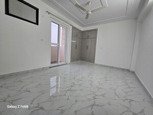 Room in 3 BHK Apartment at Chattarpur – for Rent