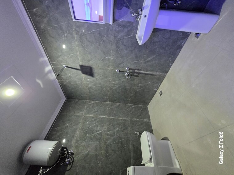 Bathroom, chattarpur 3 Bedroom 1400 Sq.Ft. Apartment In Chattarpur Delhi 10616929