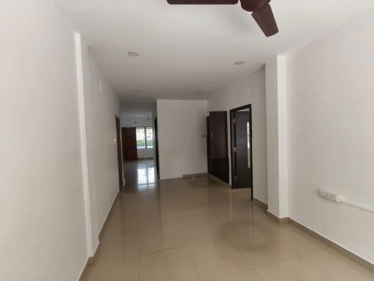 undefined, vyttila Commercial Office Space 1470 Sq.Ft. In Vyttila Kochi 10614079