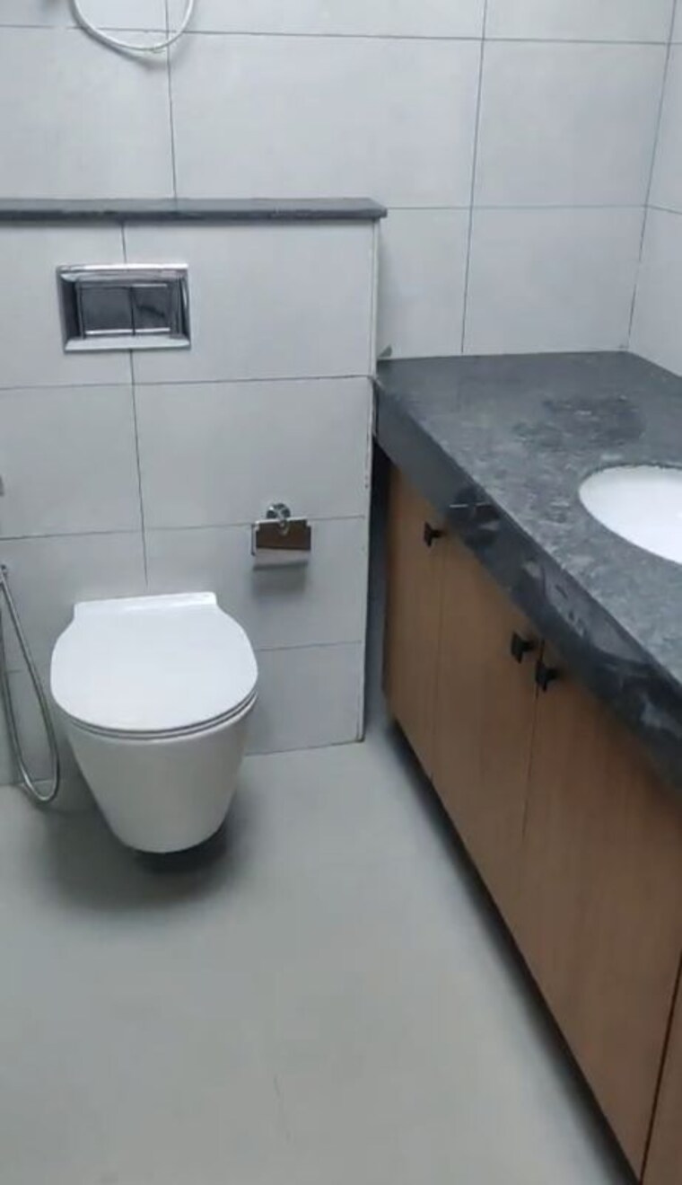 Bathroom, godrej-woods-evergreen 3 Bedroom 2088 Sq.Ft. Apartment In Sector 43 Noida 10616948