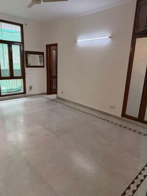 Room in 3 BHK Builder Floor at Pamposh Enclave – for Rent