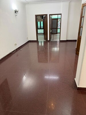 Room in 3 BHK Builder Floor at Pamposh Enclave – for Rent