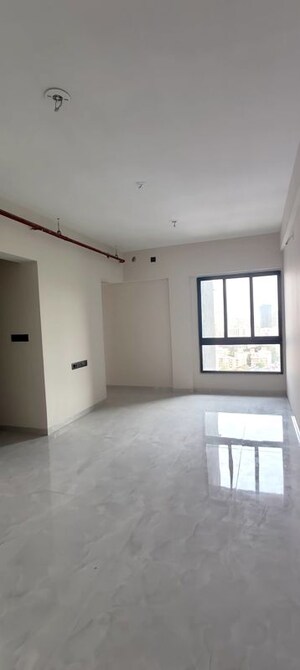 Room in 2 BHK Apartment at Paradigm Antalya, Oshiwara – for Rent