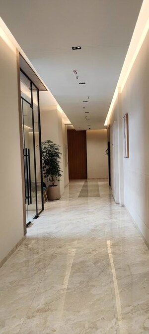 Room in 2 BHK Apartment at Paradigm Antalya, Oshiwara – for Rent