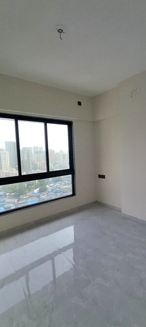Room in 2 BHK Apartment at Paradigm Antalya, Oshiwara – for Sale