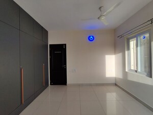 Room in 2.5 BHK Apartment at Shriram Luxor, Hennur Road – for Rent