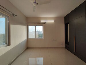 Room in 2.5 BHK Apartment at Shriram Luxor, Hennur Road – for Rent