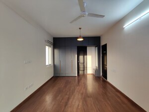 Room in 2.5 BHK Apartment at Shriram Luxor, Hennur Road – for Rent
