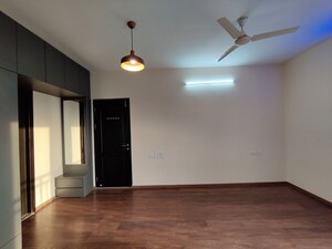 Room in 2.5 BHK Apartment at Shriram Luxor, Hennur Road – for Rent
